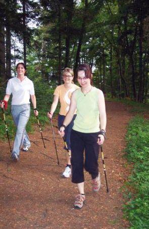 Nordic Walking durch den Wald