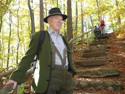 Aufstieg im Wald Richtung Gräbelesberg